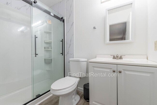 Building Photo - Freshly Painted, Pet-Friendly, Off-Street Parking, Walk to Carlisle HS!