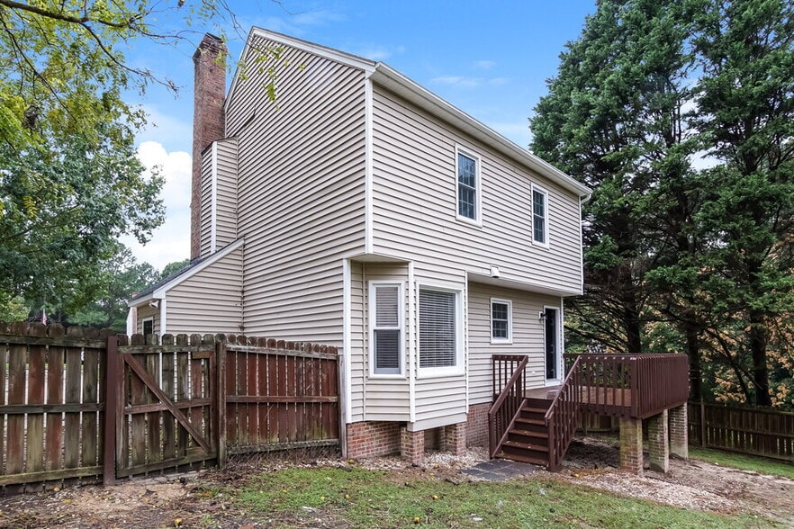 Building Photo - 925 Fairlong Rd