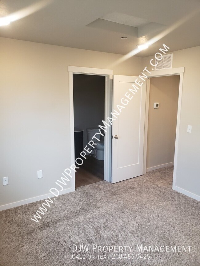 Building Photo - 608 N 44th St