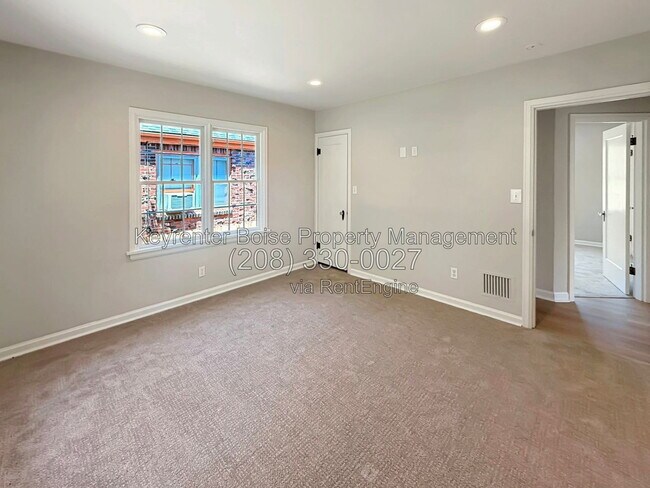 Building Photo - 2208 W State St