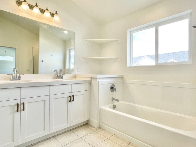 Building Photo - Bright & Beautiful Townhome in American Fork!