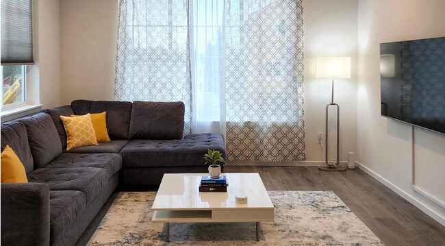 Building Photo - Fully Furnished Short-Term Rental | All Utilities Included |