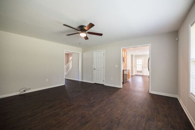 Building Photo - 453 Reba Ct