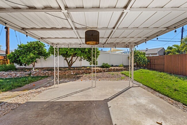 Building Photo - Beautiful 3BR Home with Solar, A/C, and Spacious Yard in San Diego