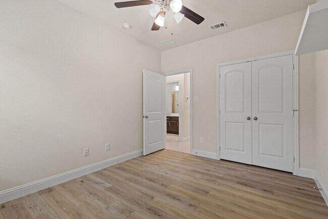 Building Photo - 7822 Cottonwood Dr