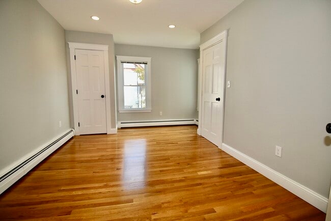 Building Photo - 2 Forest St