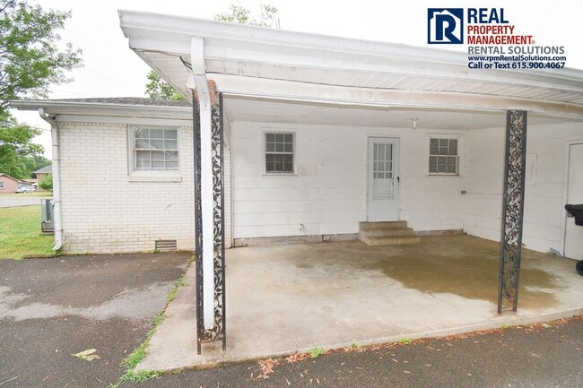Building Photo - 1513 Lakeshore Dr