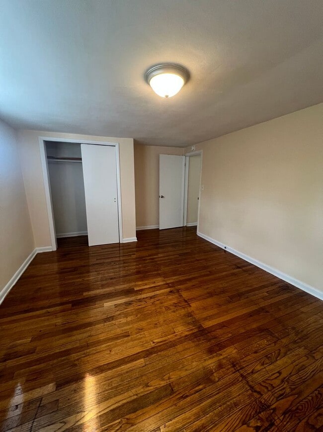 Building Photo - Large 2 Bed/1 Bath Single Family Home - $1...