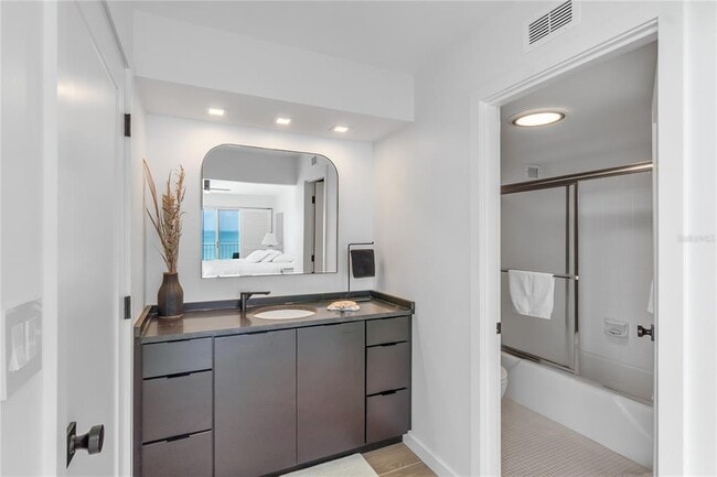 Building Photo - 2301 Gulf of Mexico Dr