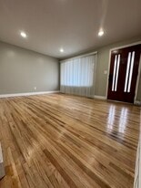 Building Photo - 664 E Ramona Ave