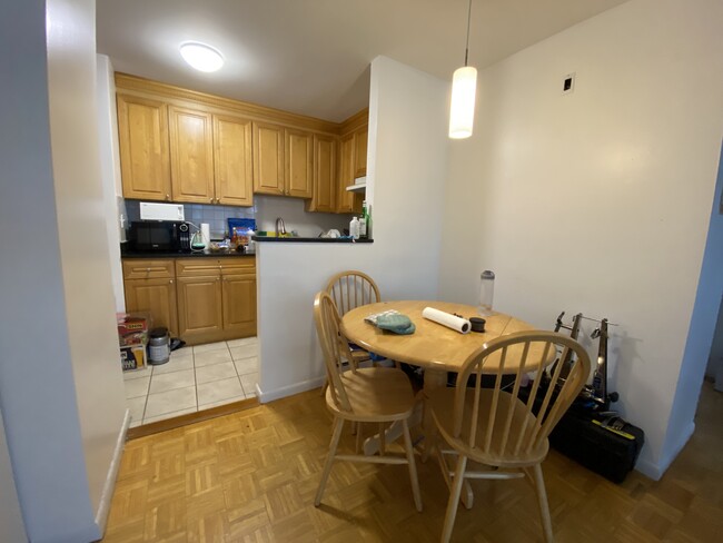 Building Photo - 2 Larose Pl