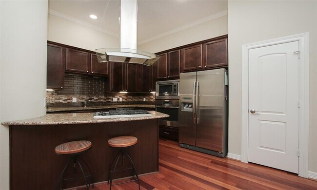 Building Photo - 908 Garden Oaks Terrace