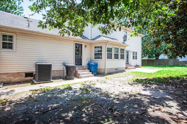 Building Photo - 1513 Narbonne Ct