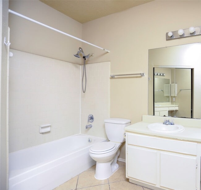 Building Photo - 11047 Grassyglen Dr