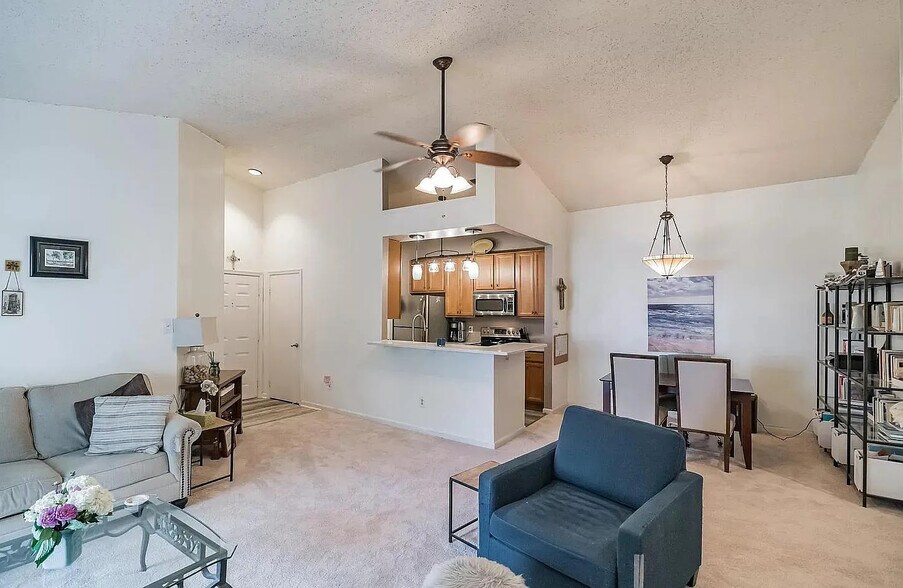 Building Photo - 7705 Lafayette Forest Dr