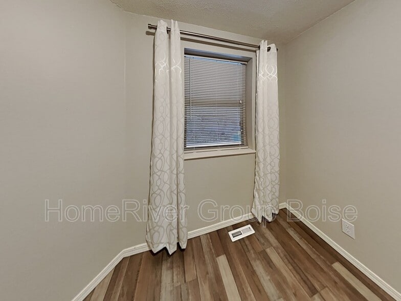 Building Photo - 3687 S Gekeler Ln