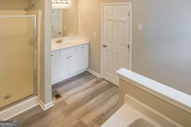 Building Photo - 100 Creekside Cir
