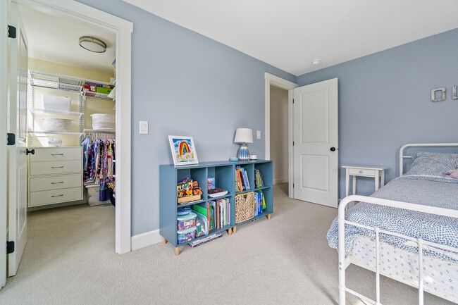 Building Photo - 466 NE Maple Leaf Pl