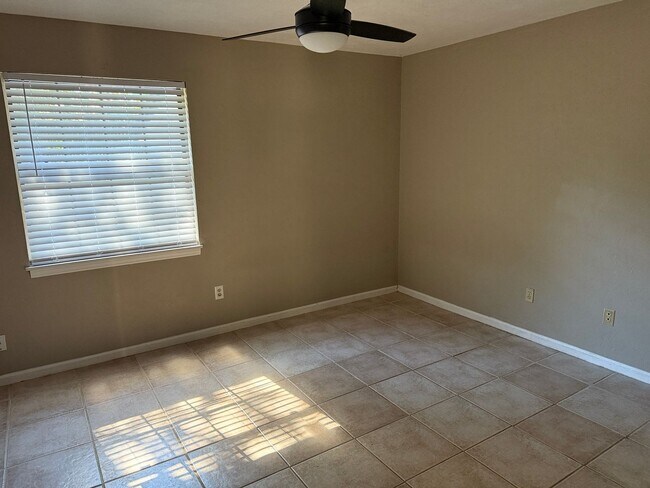 Building Photo - Fenced yard with NO CARPET in Melody Hills!