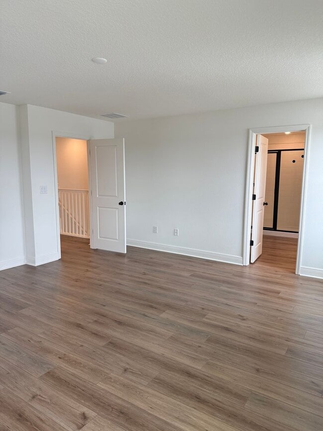 Building Photo - Beautiful 4 bedroom Home