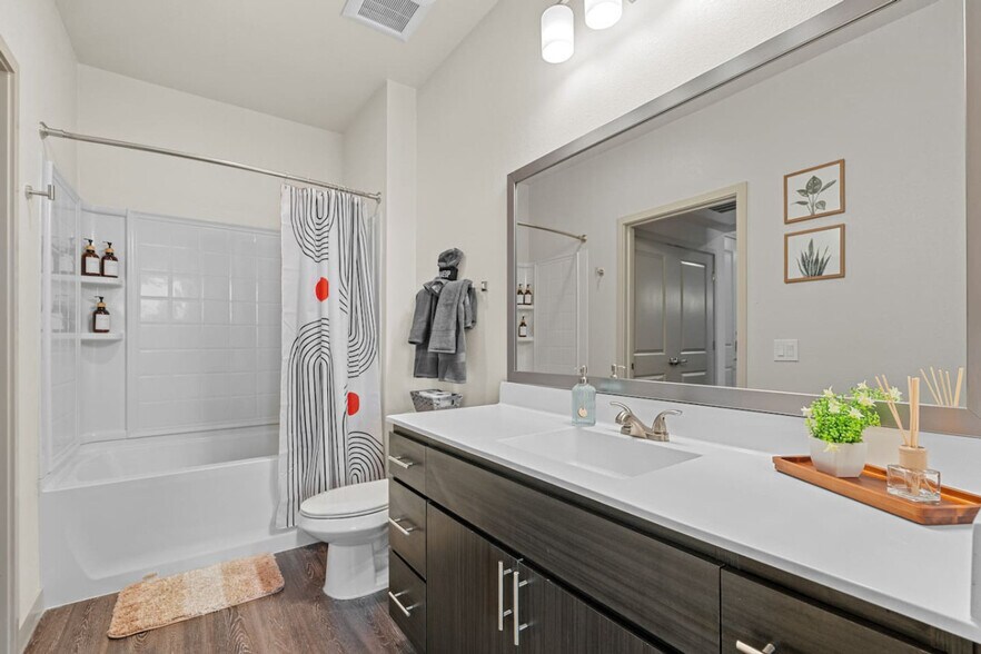 Building Photo - 711 W Broadway Rd