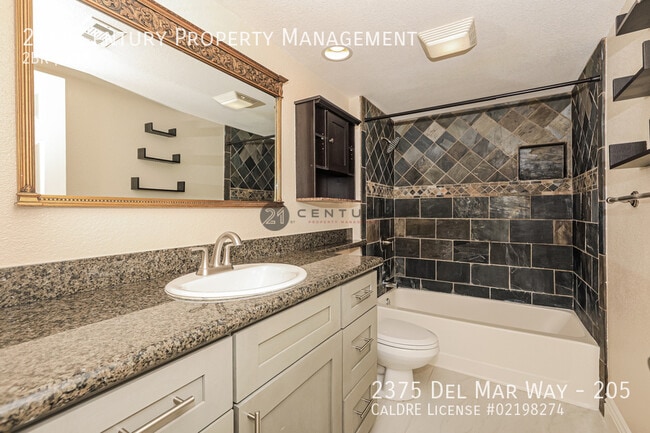 Building Photo - 2375 Del Mar Way