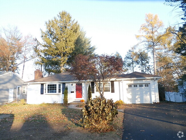 Building Photo - 72 Knollwood Rd