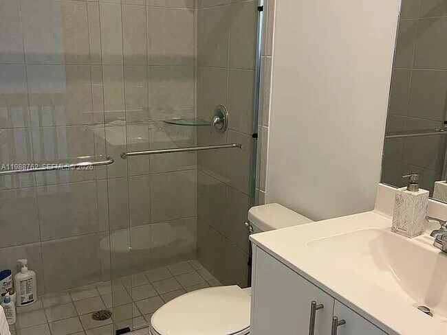 Building Photo - 728 SE 14th Ct