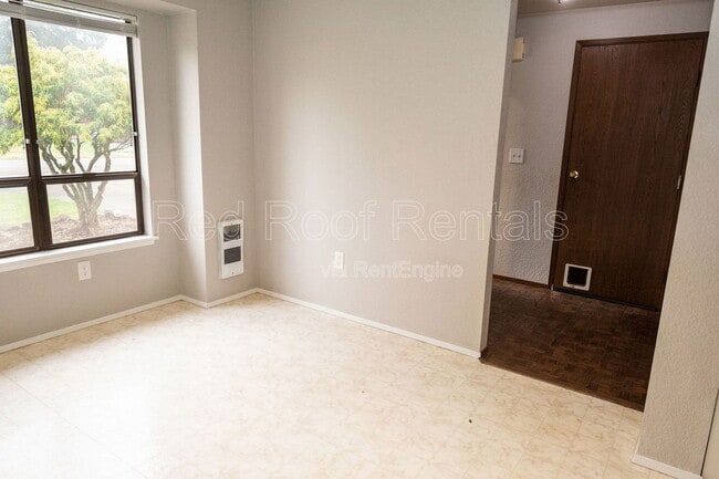 Building Photo - 13702 14th Ave S