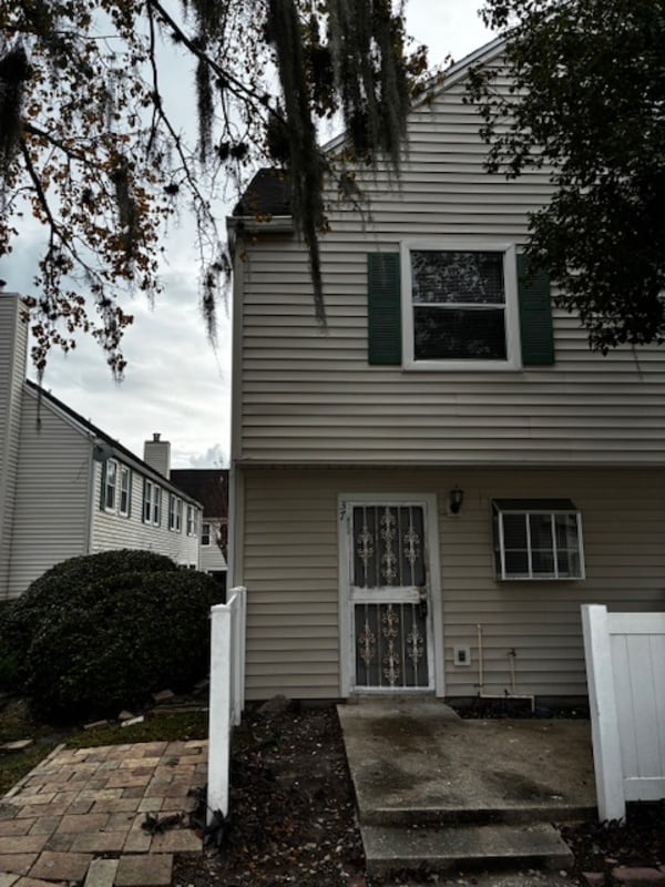 Building Photo - 111 E 1st St