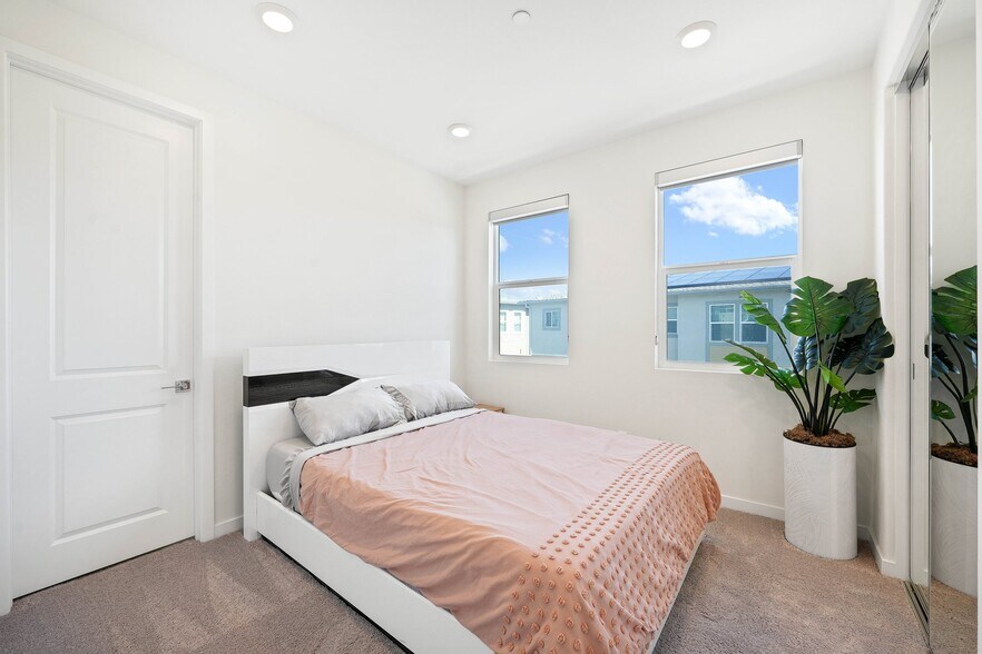 Bedroom #2 | Upper Third Level - 27586 Manzanita Way