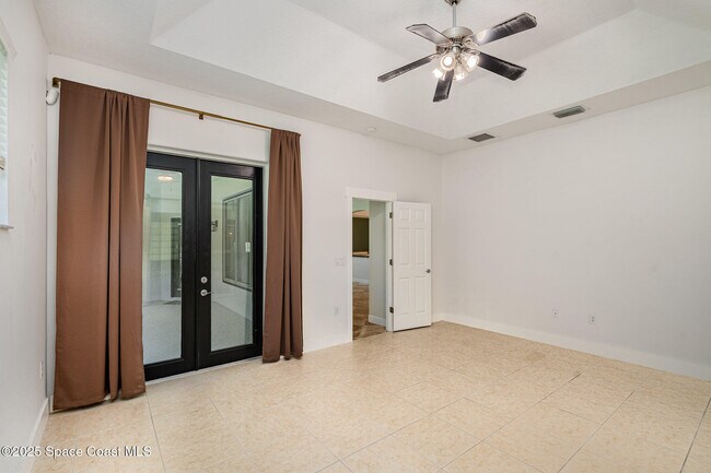 Building Photo - 2415 Grassmere Dr
