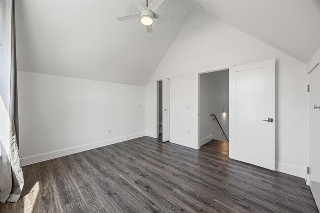 Building Photo - 4805 Santa Anna St
