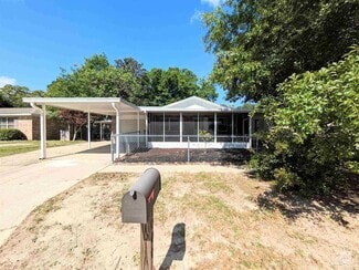 Building Photo - 7004 Balboa Dr