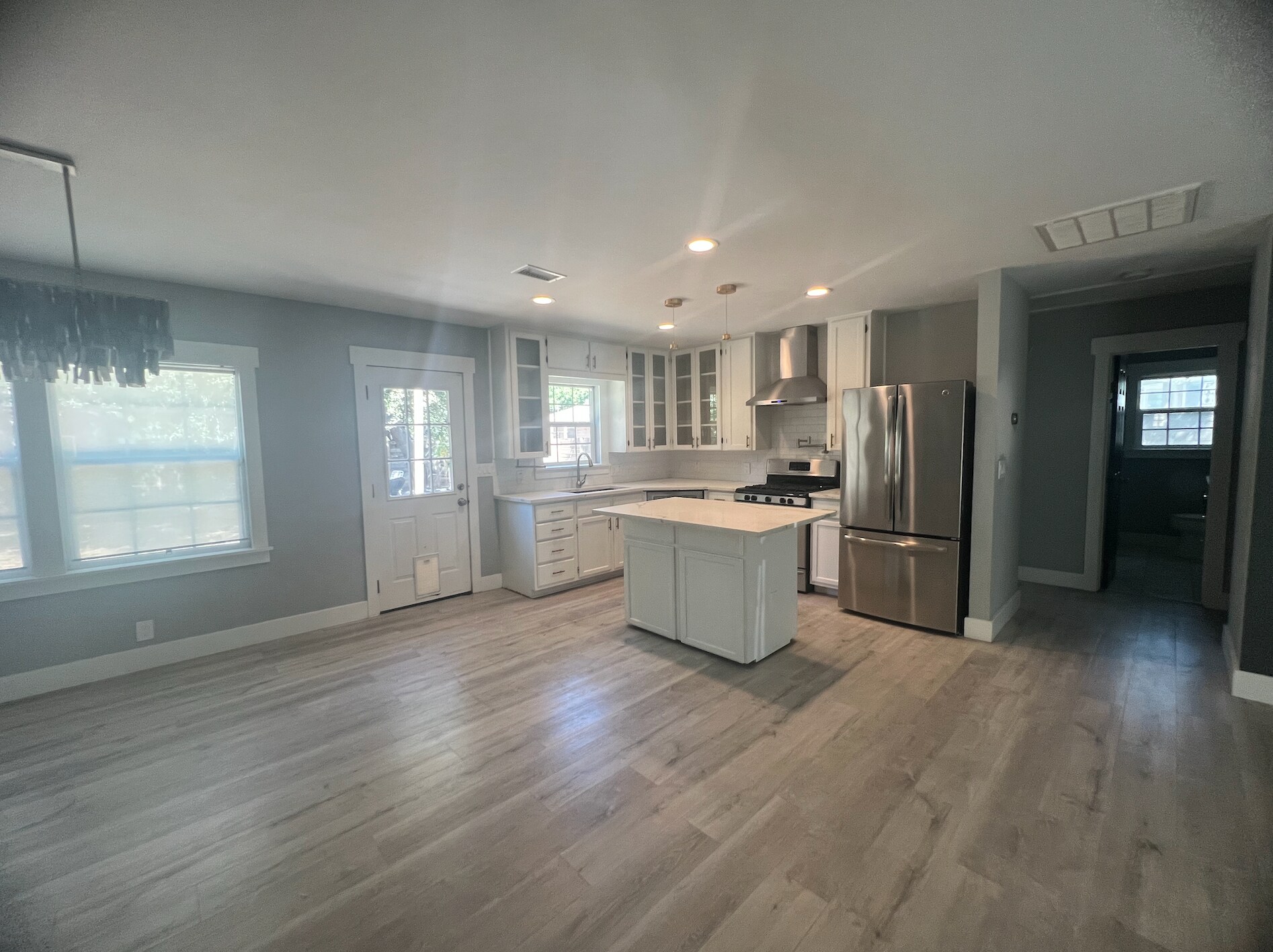 Building Photo - 2802 W 45th St