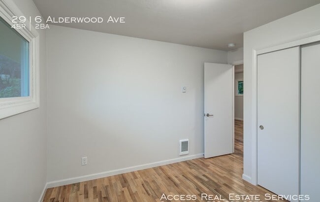 Building Photo - 2916 Alderwood Ave
