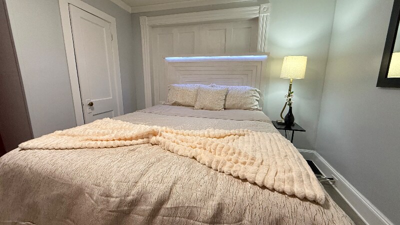 Building Photo - 141 Middle Tpke E