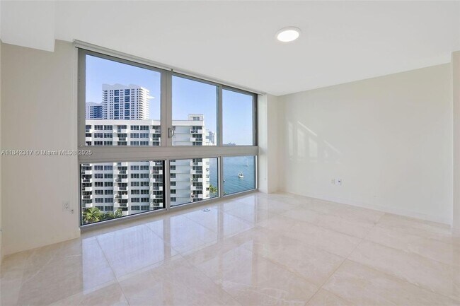 Building Photo - 1500 Bay Rd