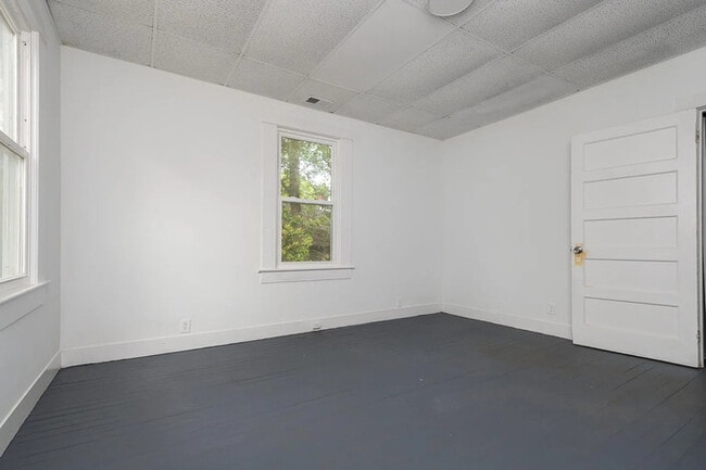 Building Photo - 408 Dickens Ave