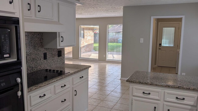 Building Photo - 21355 Park Tree Ln