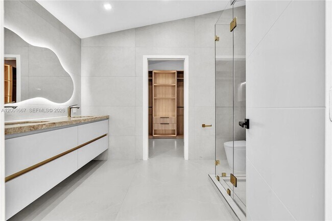 Building Photo - 4967 SW 32nd Way