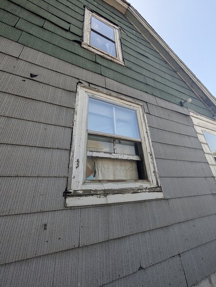 Building Photo - 422 S Louisa St