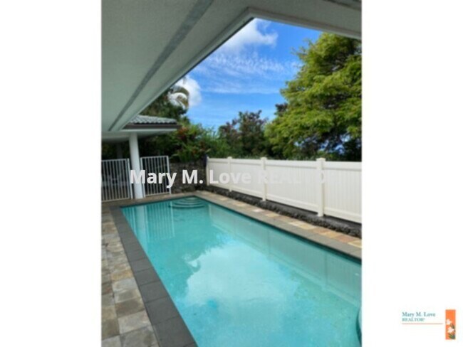 Building Photo - GORGEOUS 2 BED/2BATH HOME WITH POOL
