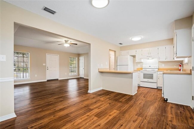 Building Photo - 7245 Pecan Terrace Dr