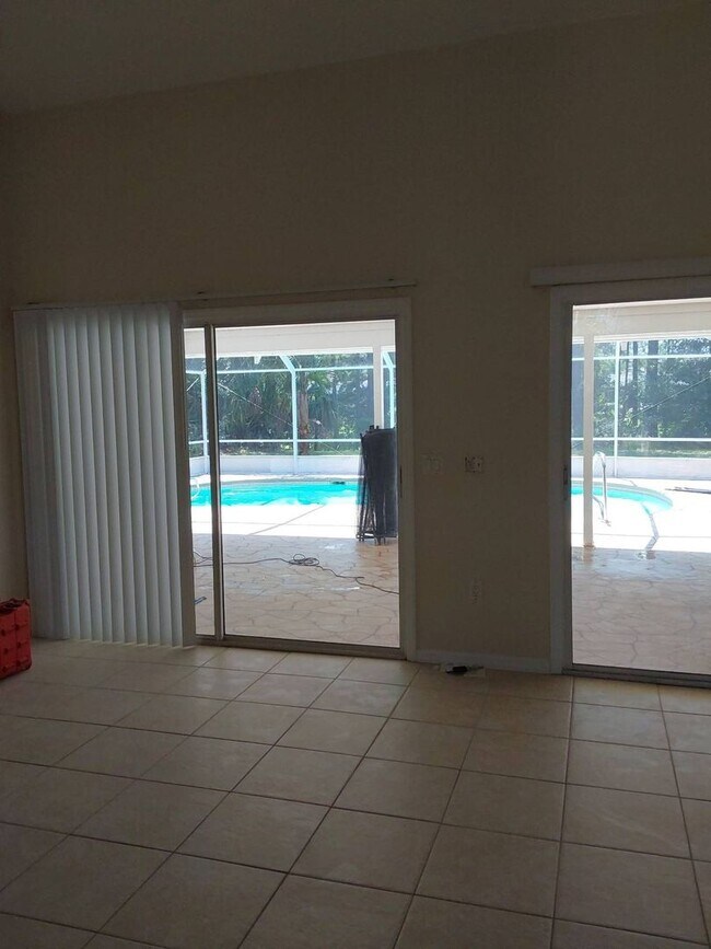 Building Photo - Beautiful 3 Bedroom + Den, 2 Bathroom Home...
