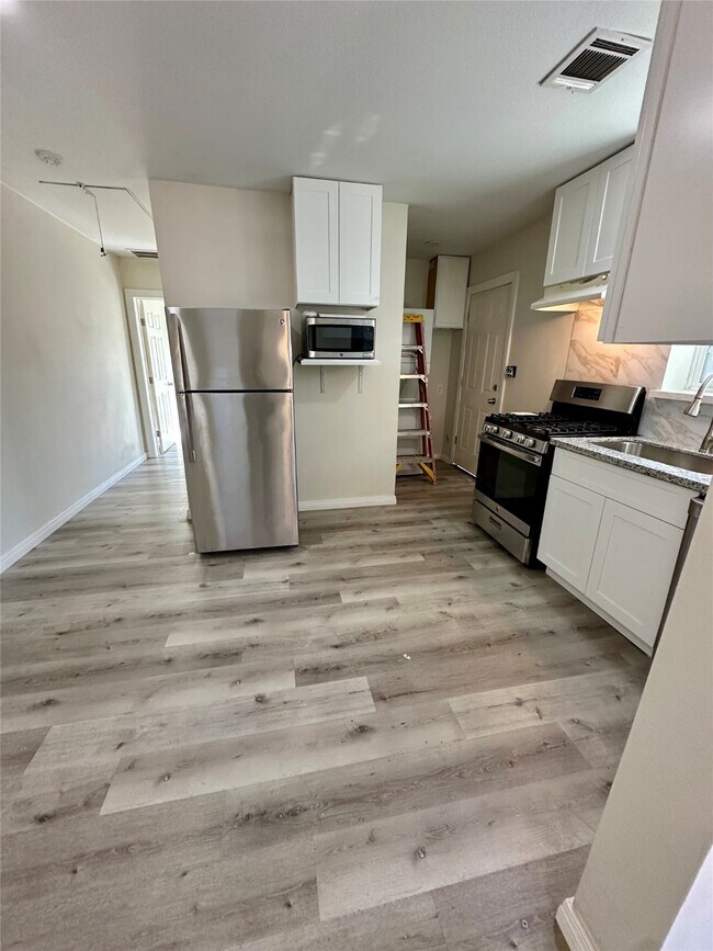 Building Photo - 5024 Jefferson St