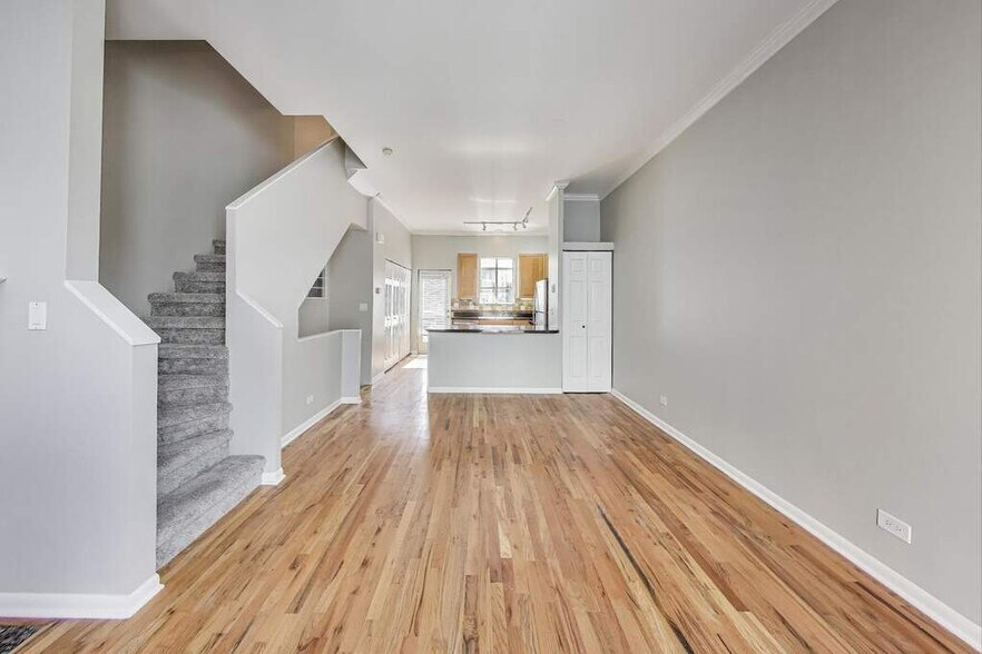 Building Photo - 1145 W Newport Ave