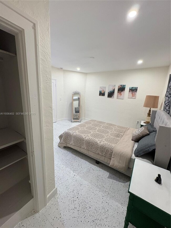 Building Photo - 1901 SW 9th St