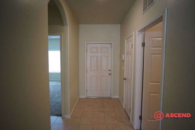 Building Photo - Cute Home in Southwest Bakersfield!