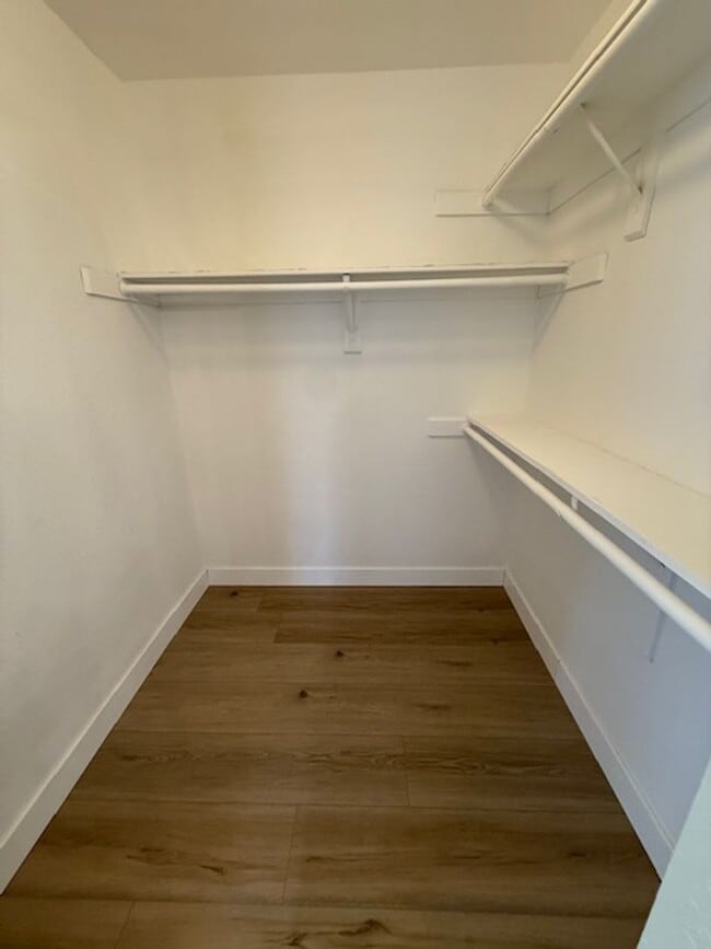 Building Photo - Updated 3 Bedroom Detached Home in Woodbri...